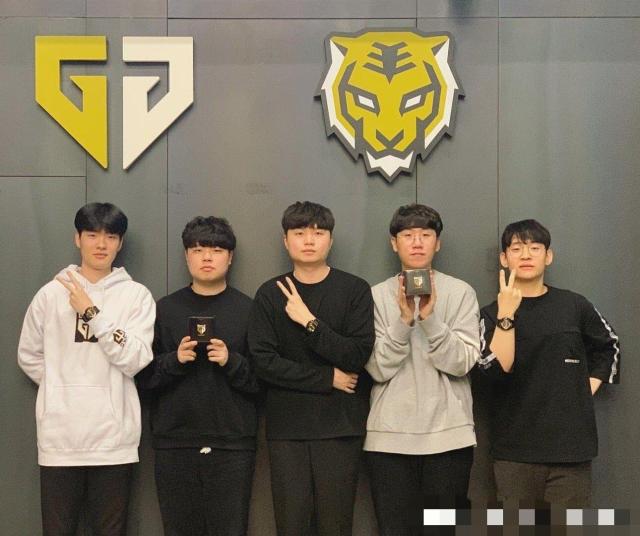 满激情的草 满激情的草