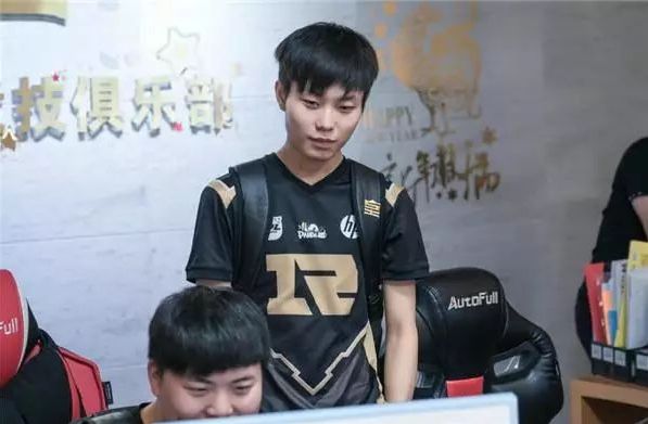 于放大镜下